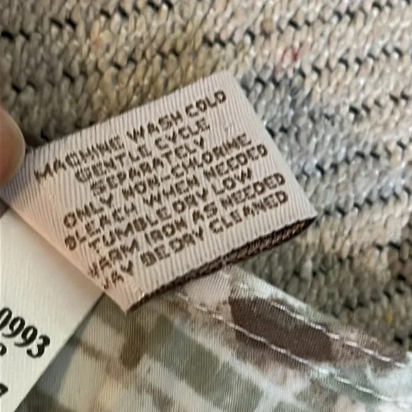 Chico’s wrinkle free sleeveless popover abstract print pleated neckline top - Picture 8 of 14